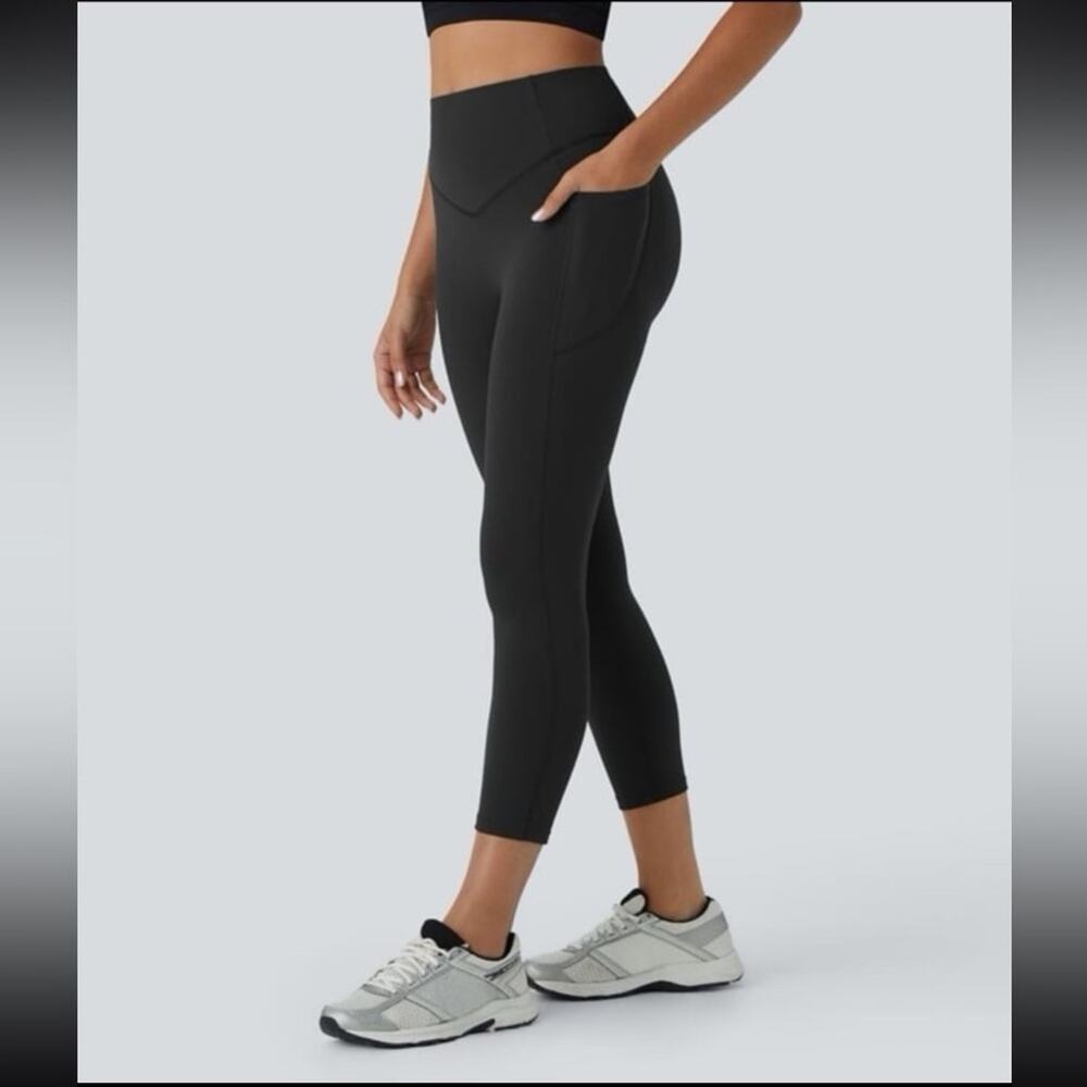 NWT Halara 7/8 SoftlyZero™ High Waisted Pockets activewear Leggings black xs